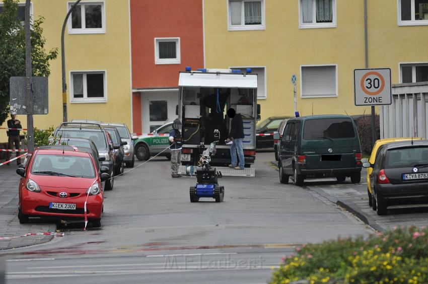 Kofferbombe entschaerft Koeln Graeffstr Subbelratherstr P045.JPG